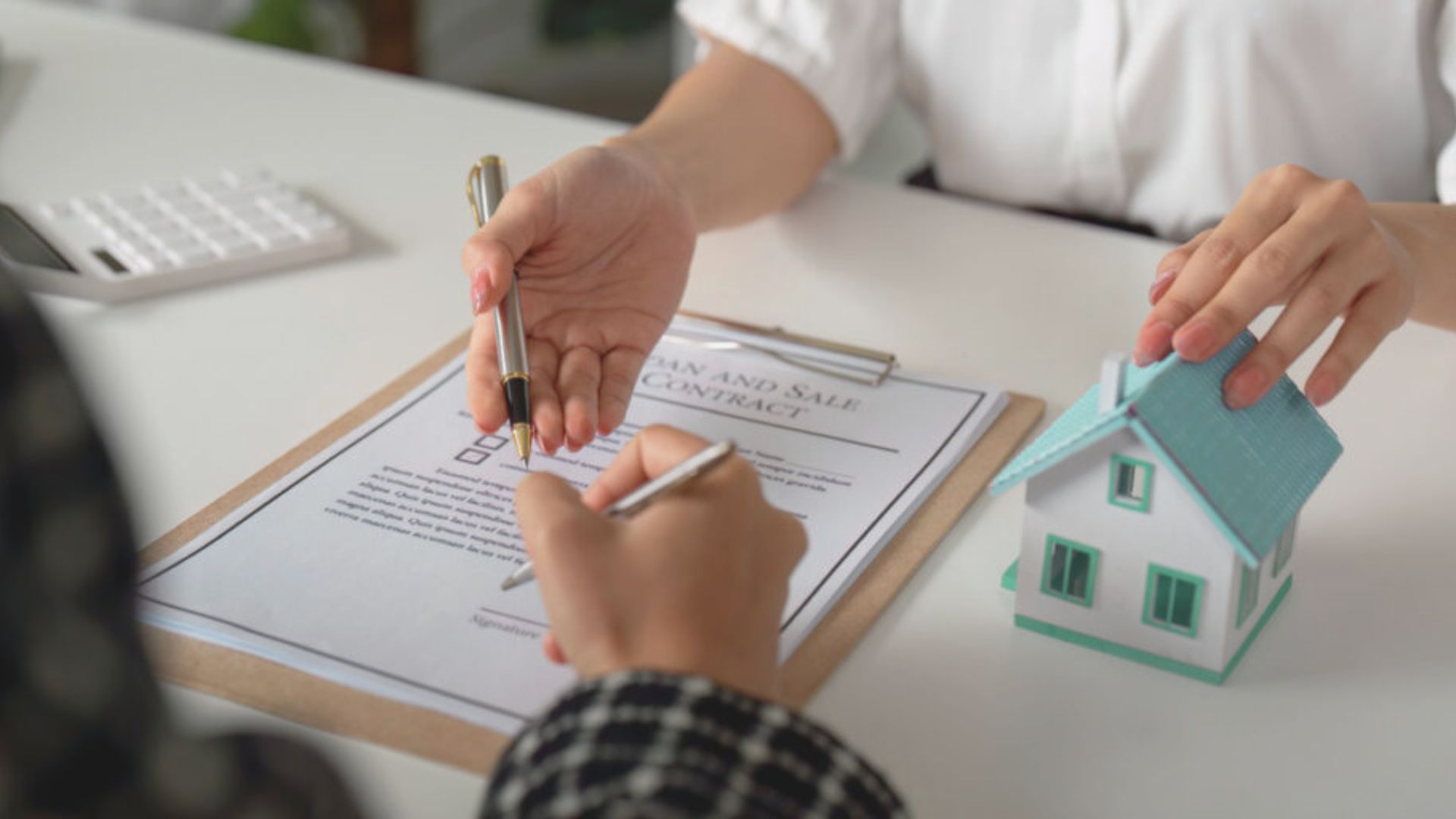 Infographic illustrating steps to buy a home during the pandemic, featuring tips and resources for prospective buyers.