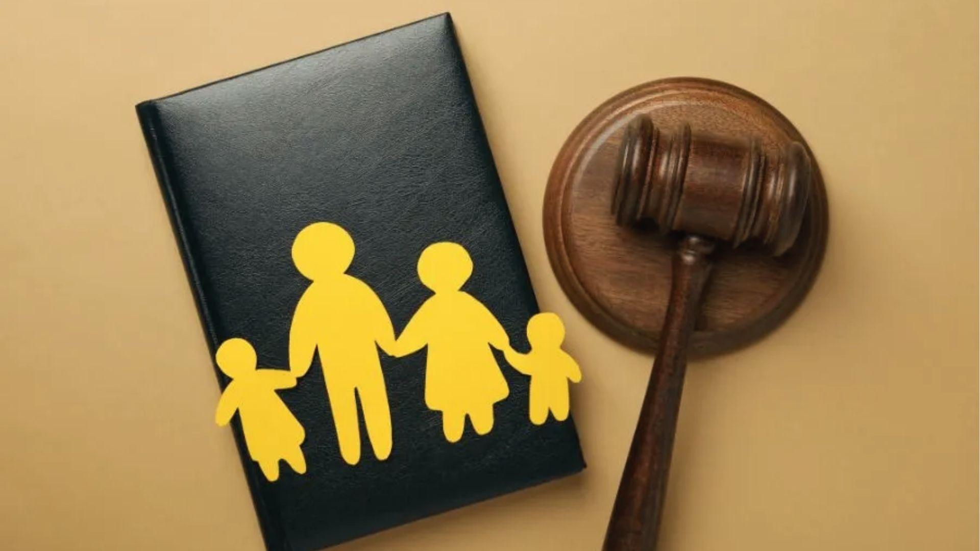 Family icons with gavel on legal book show generational inheritance rights under Per Stirpes.