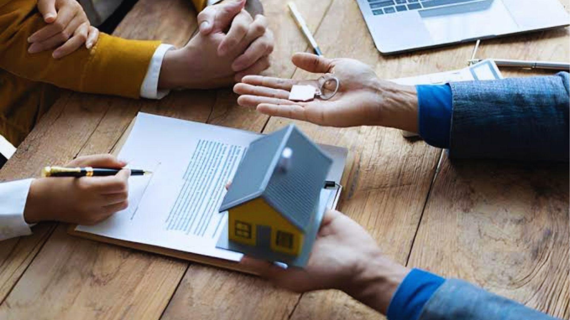 An agent explaining house agreement