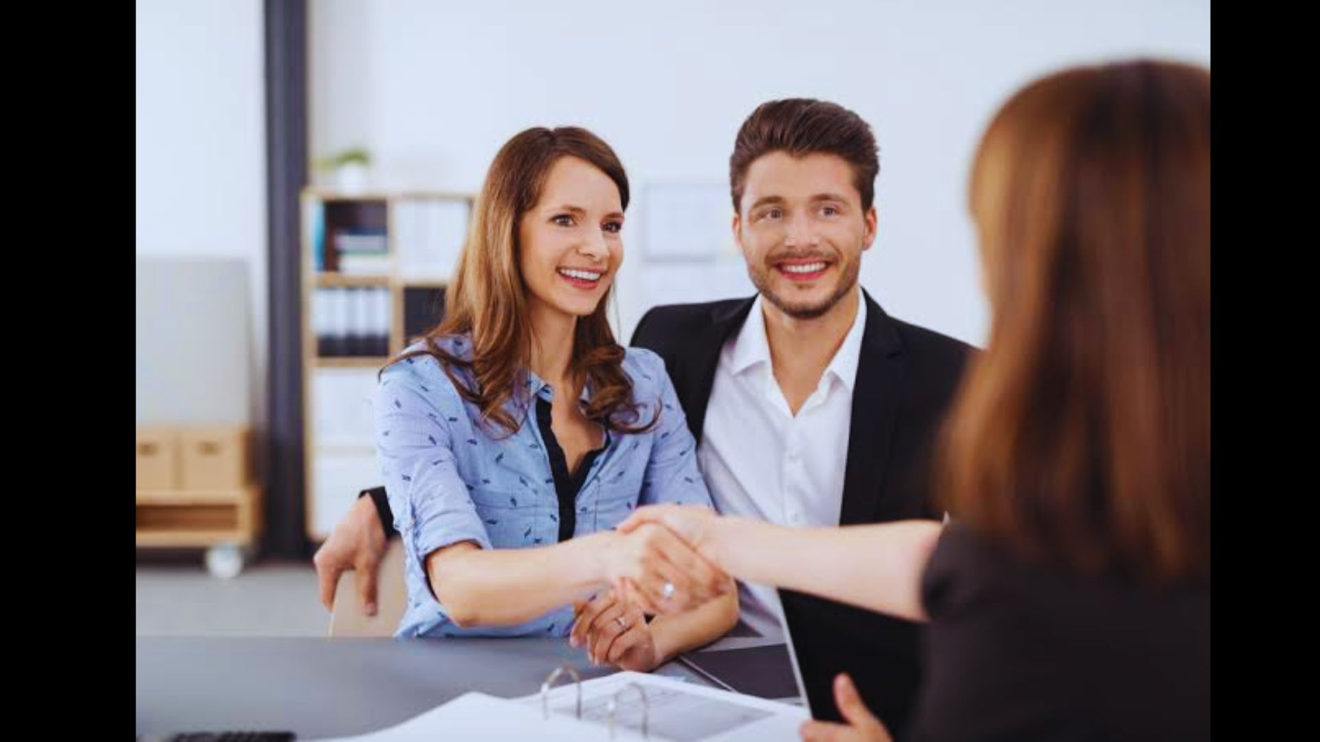 Family meeting with an estate planning attorney to discuss wills and future planning.